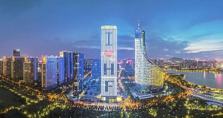 全国最疯城市？连输两局血亏35亿，押上1/3财政，干出3个千亿产业