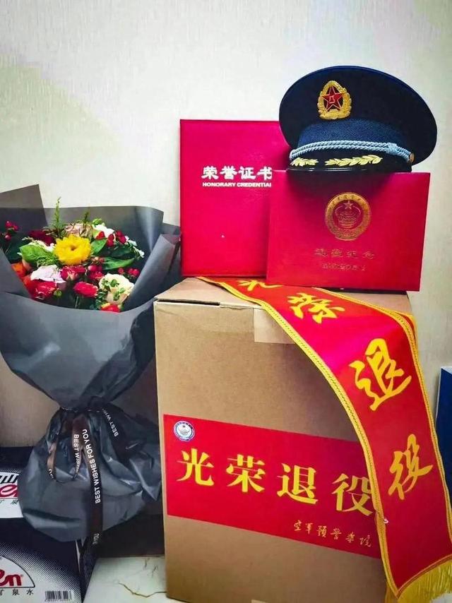 如果涨工资，逐月和自主的退役金，都是如何调整的呢？