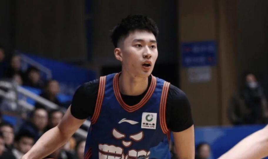辽宁男篮接连引援彰显决心，未来十年后卫有保障，争冠道路依旧充满变数