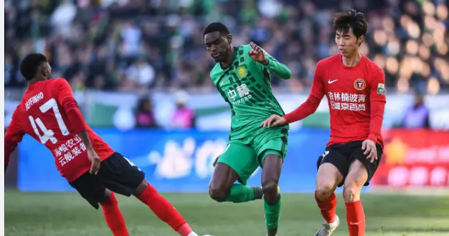 北京国安夺冠悬了！客场负升班马辽宁铁人，传统豪门球队何时觉醒