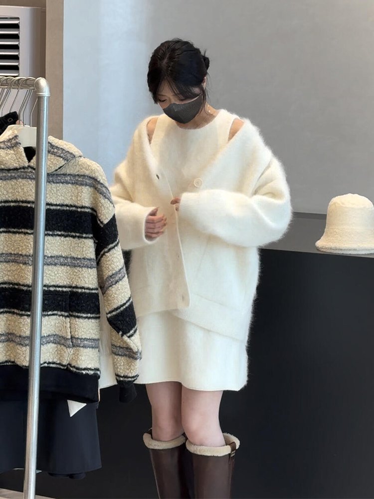 高级感穿搭白色针织连衣裙
