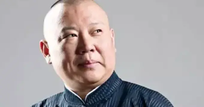 德云社高管杨鹤通真是太敢说了！昨天杨鹤通直播时表示：现在能扛