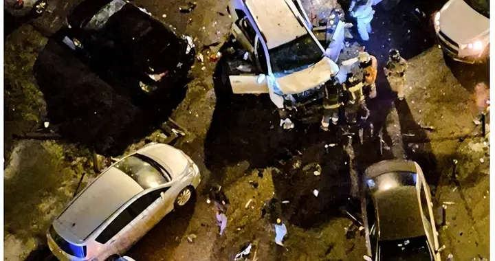 俄军将领莫斯科街头遇袭身亡，乌方深夜火烧俄机场。