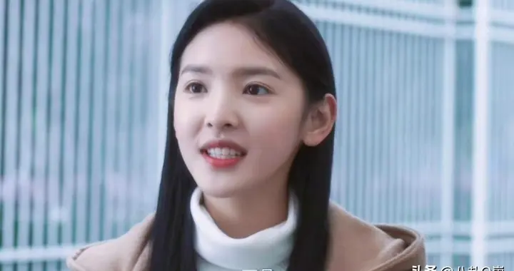 女演员长相多重要？把29岁章若楠和29岁林允对比，差距就出来了