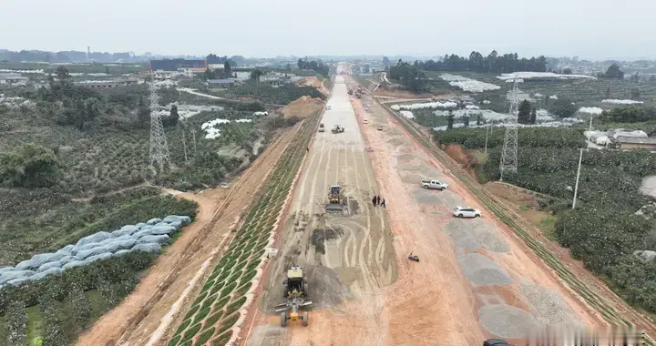 南环线攻坚 标准厂房提速 四川丹棱开局即冲刺