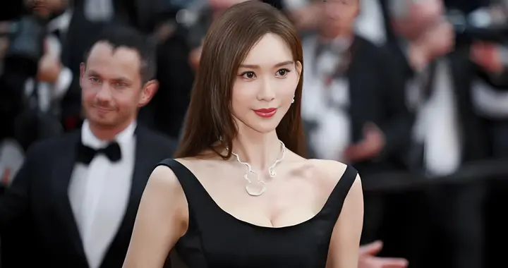 50岁林志玲近况曝光，要家庭不要事业的她，已经走上另一条路