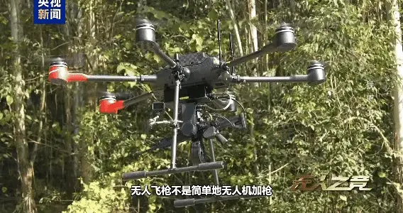 无人飞枪配机器狼协同演练 命中率98.7%太硬核