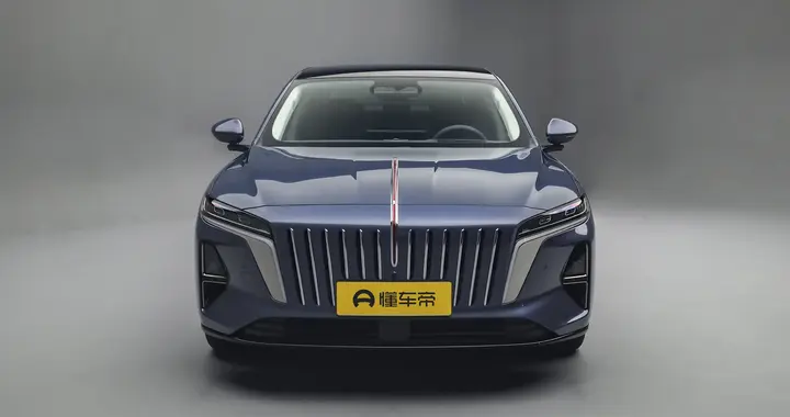 红旗掀桌了！电动四驱+CDC+30英寸AR-HUD，这款H7 PHEV...