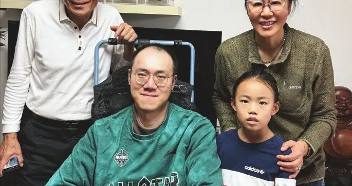 汤淼试管女儿正面照曝光！前妻再婚仍不忘旧情，如今站起有望了