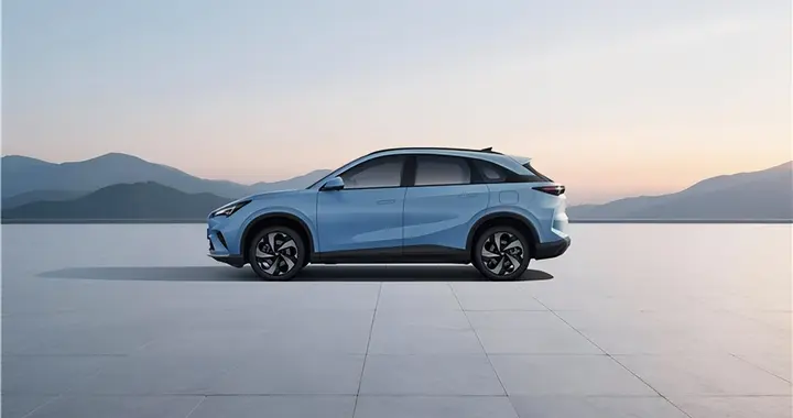 通勤无焦虑，出游续航足！极狐全新阿尔法T5增程版上市