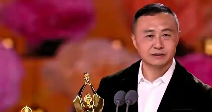 54 亿票房换不来尊重？百花奖颁奖这一幕，道尽了影视圈的人情冷暖