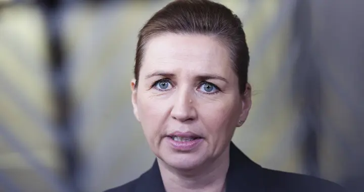 丹麦下放开火权，美欧打不打看3天后！加拿大吓坏了，总理将访华