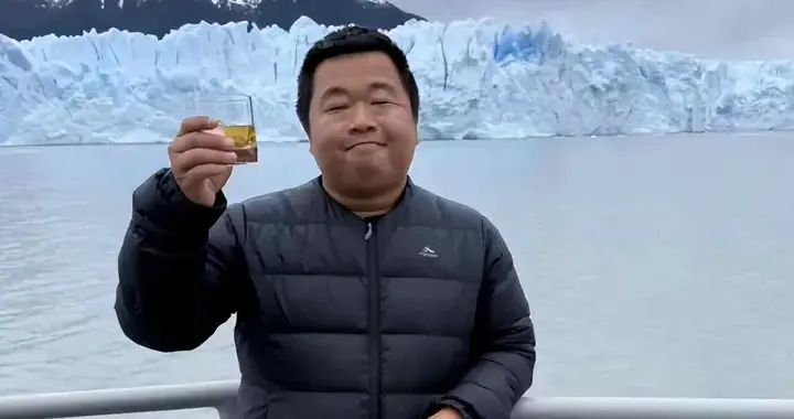 蓝战非在南非被绑，社交动态成地图，数字生活暗藏杀机