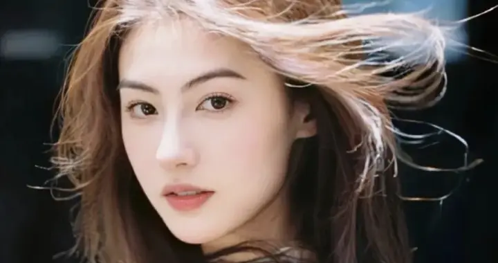 年轻时的张柏芝美得让人挪不开眼，不愧是“香港最后一个美人”