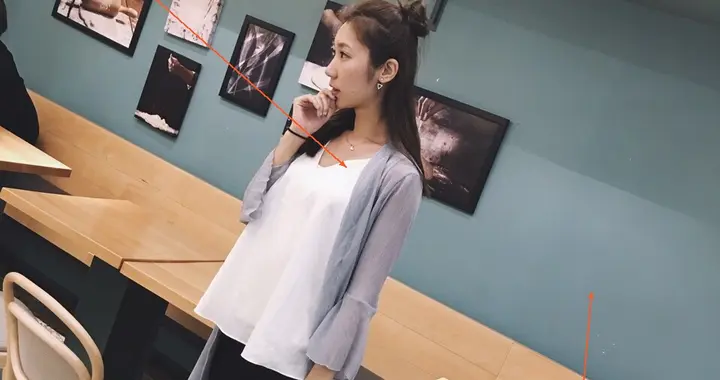 会打扮女人：“咖啡馆久坐冻肩，穿外套臃肿”，可折叠披肩来帮忙