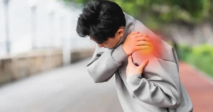 5种疼痛可能是骨质疏松的信号，很多人不知道，错过最佳治疗时间