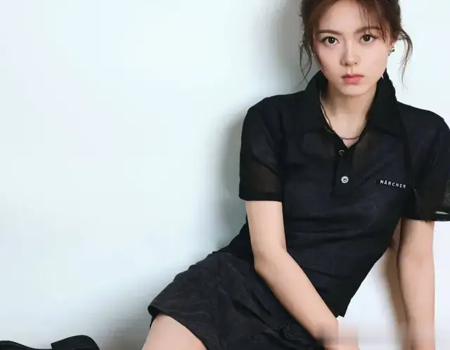 赵今麦短裙装扮，青春活力拉满