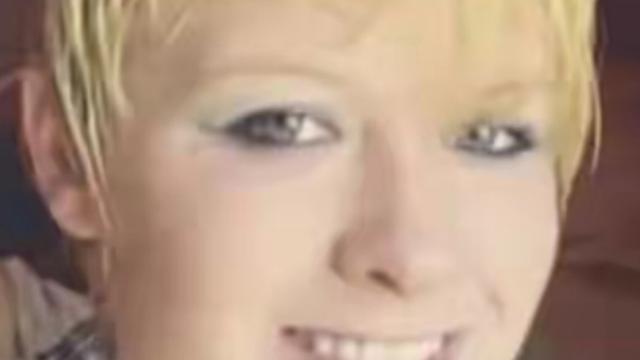 正直风铃：美国一无家可归女子，在小巷睡觉