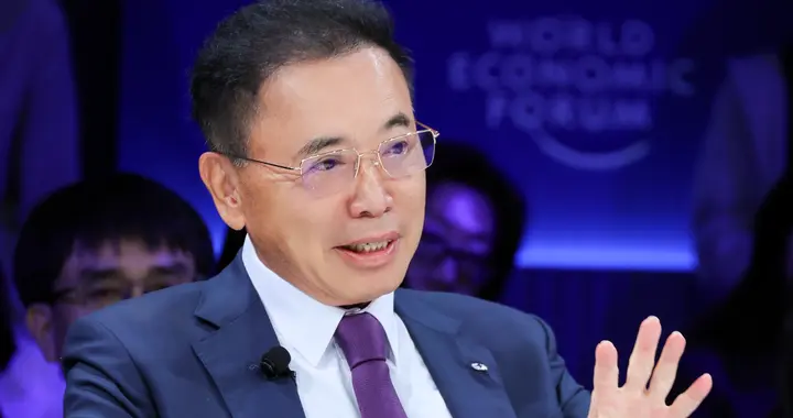 李东生出席夏季达沃斯：坚定“AI向实”，推进“全球化3.0”