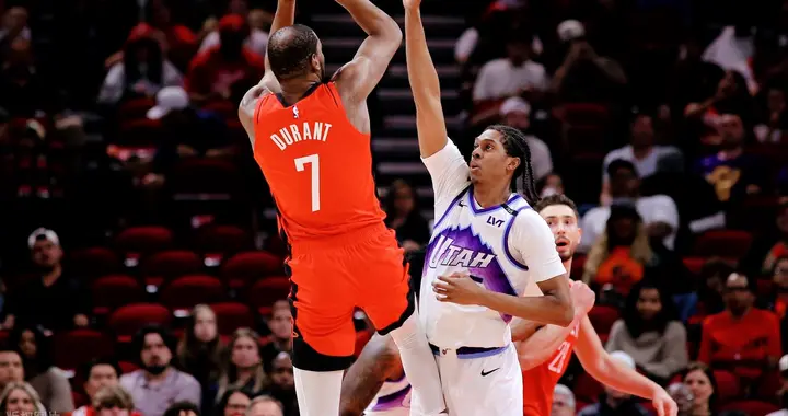 小贾受伤返回更衣室！杜兰特25+6，火箭5连胜季后赛剑指湖人