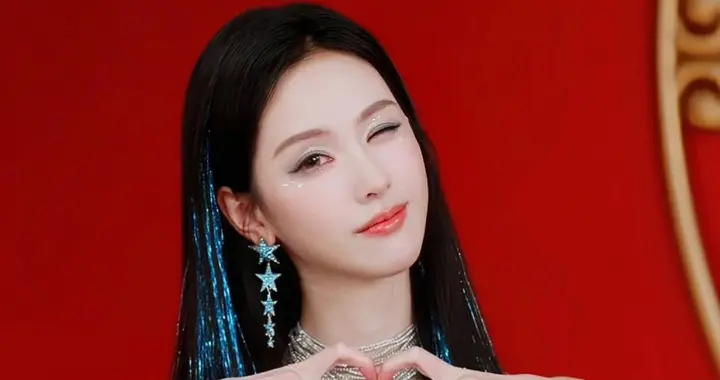 明星陈都灵深海公主造型：蓝色梦幻，灵动甜美！