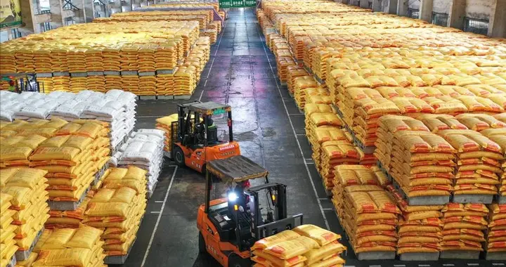 全世界都陷入了化肥荒，明明有14 亿张嘴要喂，中国为什么还不慌？