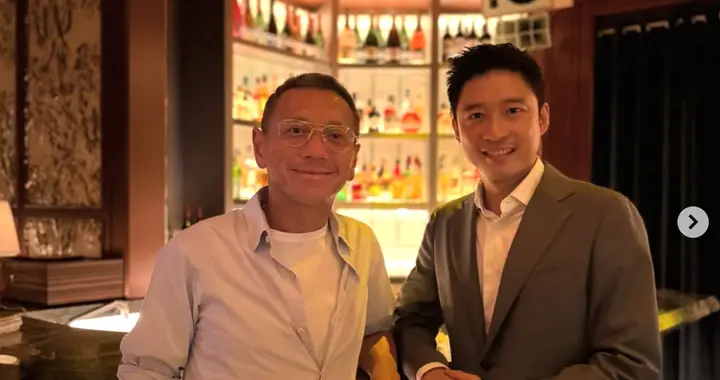 霍启山捧场杨受成长子夜店，俩阔少把酒言欢，58岁杨其龙样子沧桑