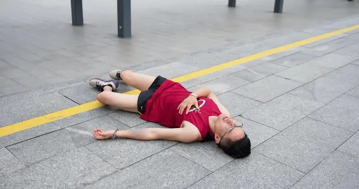 猝死去世的人越来越多？医生再次强调：宁可打打牌，也别做这8事