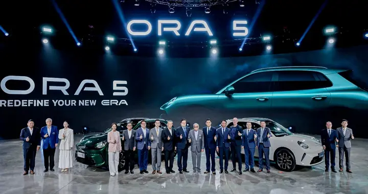 【车闻24小时】车企新品扎堆亮相 智驾智造双突破