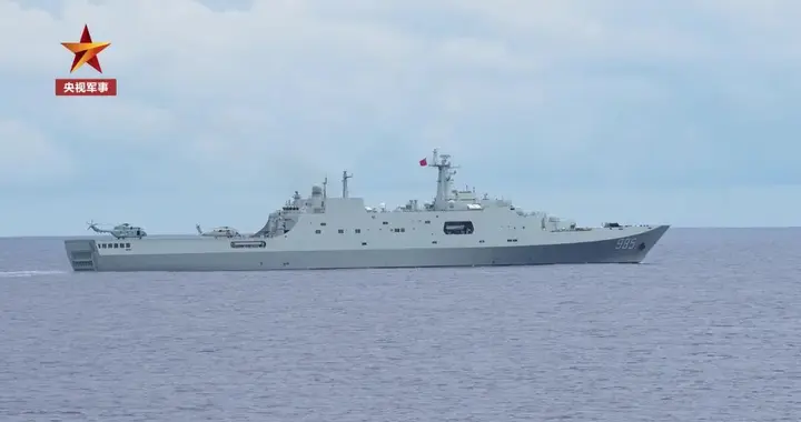 加装新型激光武器系统的071型祁连山舰亮相南海