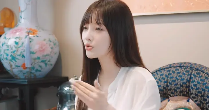 李小璐首谈与贾乃亮离婚日期，时间线引热议，谈到甜馨激动落泪