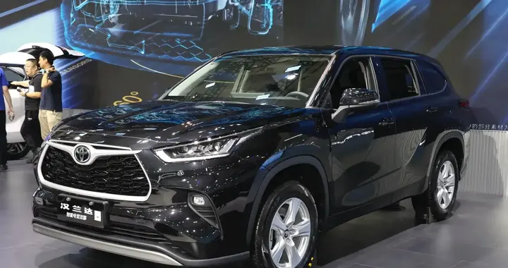 汉兰达车主开完赛那气的直跺脚，虽是同平台却有着天壤之别