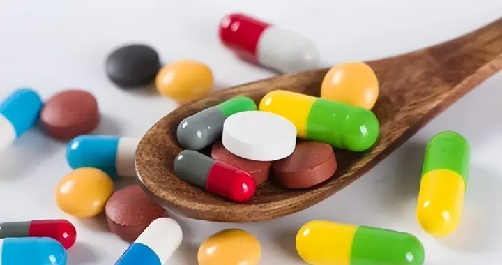 医生提醒：长期吃他汀的人，一定要记得，多补充这6种维生素！