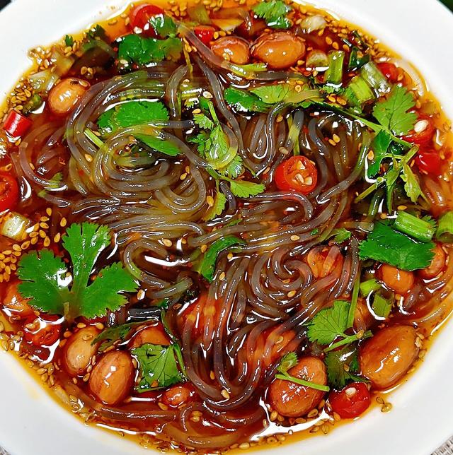 喜欢吃酸辣粉别去外面了，教你在家简单做，酸爽开胃，越吃越过瘾