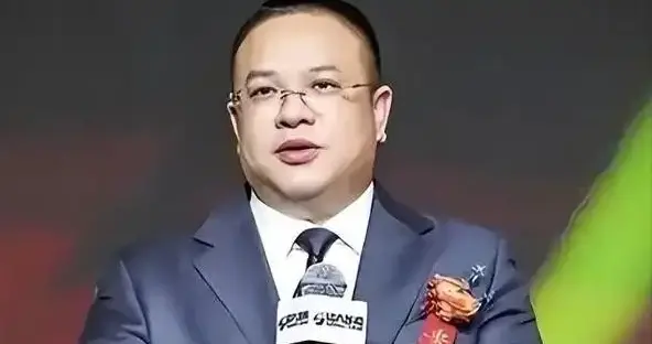 “金融大鳄”携巨款潜逃国外！无数家庭血本无归，结局大快人心