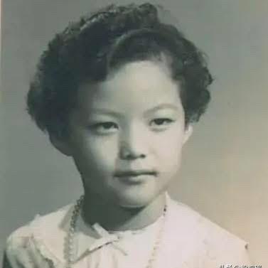 梁鸿瑞：范徐丽泰的故事  1945年9月