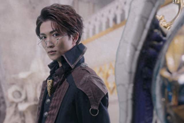 假面骑士加布第46话官方预告图 生真换上了斯托马克家族的衣服