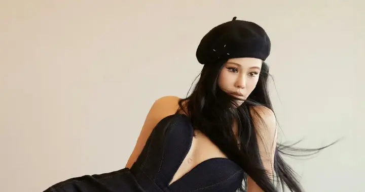 袁娅维，一身黑裙妆造，魅力满满。