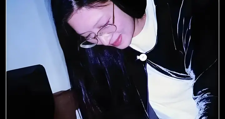 1994年，胡因梦刚刚当上母亲，和女儿胡洁生，一张温馨的合影