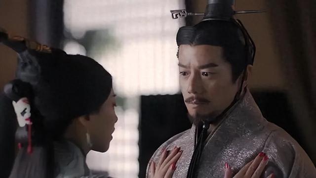 “仲父”吕不韦之死：收秦始皇30言后自尽，尸体被窃，葬礼成劫难