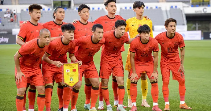 中国足球将崛起！国足大换血！30岁老将集体告别，00后小鬼当家