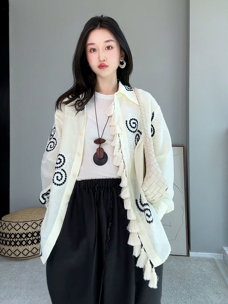 高级感轻奢减龄洋气宽松白色印花衬衫
