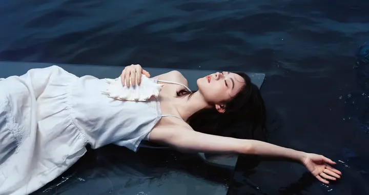 赵今麦｜女性还是有点肌肉线条更美，干瘦反而不好看