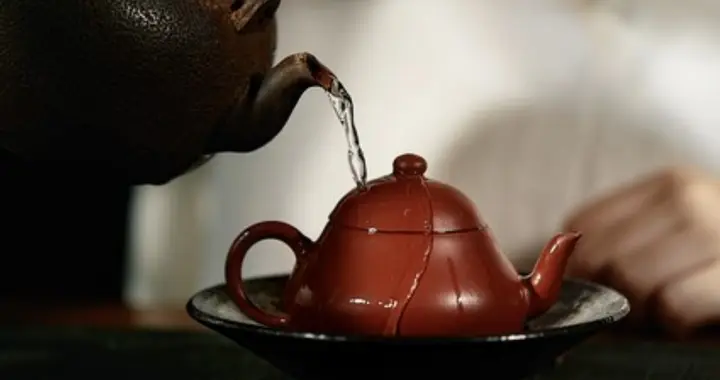 紫砂壶养壶秘诀：干湿交替才是王道！90%人做错，难怪包浆发黑