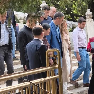 八八尚语：西班牙首相夫人在北京第二天，白