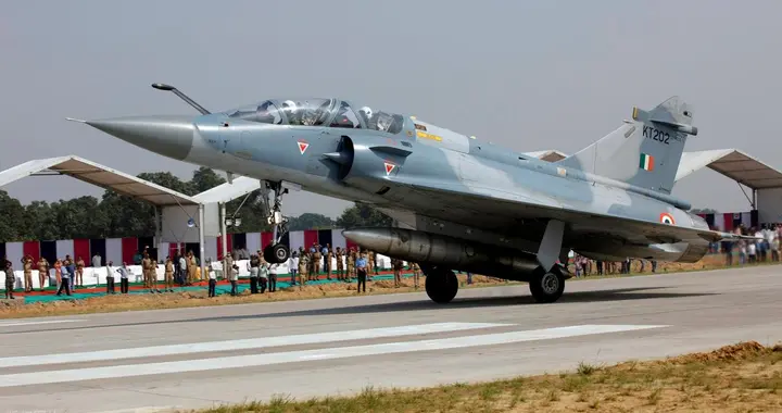 尴尬了，印度缺少战机，准备将服役四十年的战机再延长服役十五年