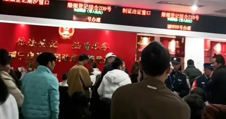 大年初八离婚队排到马路牙子：“矛盾放大镜”，吹散了婚姻的温度