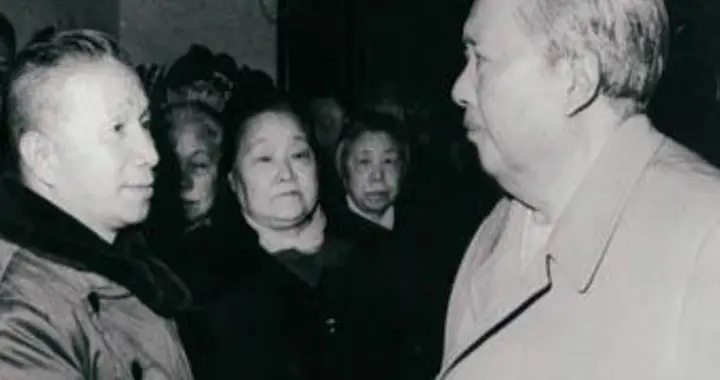 1951年毛主席任命粟裕未上任，杨尚昆致电称主席让我联系你