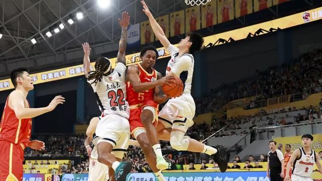 渝老猫：广厦男篮遭广东双杀：实力差距还是