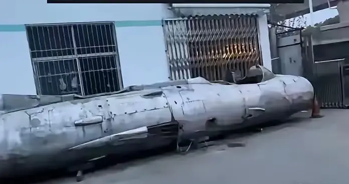 废品站惊现歼六！店主回应：是真家伙，朋友寄存，可以卖！